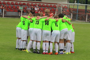 kaiyun网址-库里赛后称赞队友团结赢下关键比赛，库里鼓励